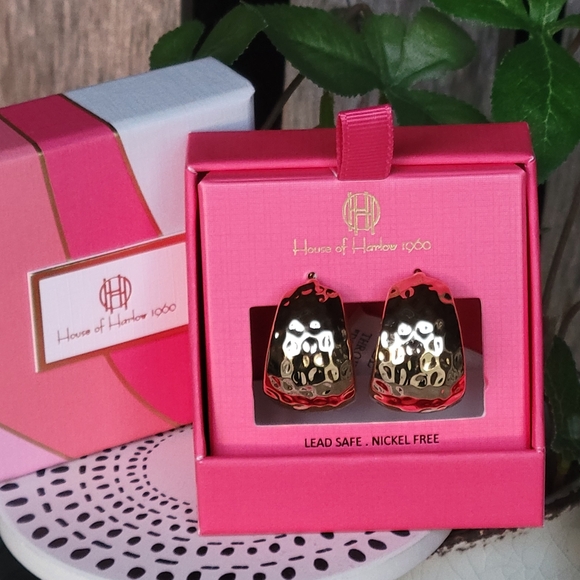 NEW House of Harlow 1960 hammered gold tone thick hoop crescent shaped earrings - Picture 7 of 11